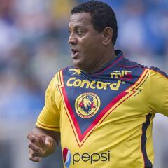 Antonio Carlos Santos recomienda 3 técnicos al América