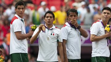(L-R), Raul Jimenez, Javier Aquino, Giovani Dos Santos, Oribe Peralta Mexico Player pose with their gold medal after the game Brazil vs Mexico, corresponding to the final for the gold medal of the London 2012 Olympic Games, on August 11, 2012.
<br><br>
(I-D), Raul Jimenez, Javier Aquino, Giovani Dos Santos, Oribe Peralta Jugadores de Mexico posan con su medalla de oro despues del partido Brasil vs Mexico, correspondiente a la final por la medalla de oro de los Juegos Olimpicos Londres 2012, el 11 de Agosto de 2012.