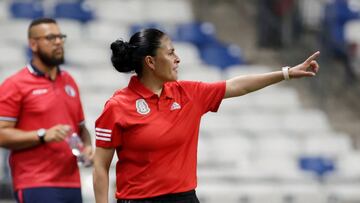 Mónica Vergara durante un partido de la Selección Mexicana Femenil.
