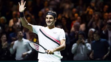 Roger Federer celebra su victoria ante Andreas Seppi en las semifinales del ABN AMRO World Tennis Tournament de Rotterdam.