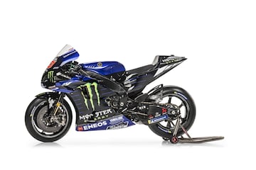 La escudería japonesa ha presentado la Yamaha YZR-M1 para la temporada 2021 con el piloto español Maverick Viñales y el francés Fabio Quartararo. Por primera vez desde el año 2013 no ha estadoel piloto italiano Valentino Rossi.