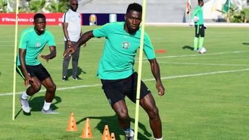 Nigeria&#039;s midfielder Wilfred Ndidi attends a training session in Alexandria, northern Egypt, on June 21, 2019, on the eve of the 2019 Africa Cup of Nations (CAN) football match between Nigeria and Burundi. (Photo by Giuseppe CACACE / AFP)