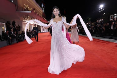 Patricia Contreras asiste a la alfombra roja de "Den Sidste Viking" (El último vikingo) durante el 82.º Festival Internacional de Cine de Venecia.