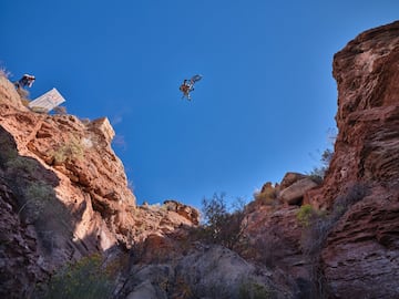 No se estuvo de nada. Su backflip en el canyon gap pasará a la historia. Lo planchó ajustadísimo. Acabó cuarto. 