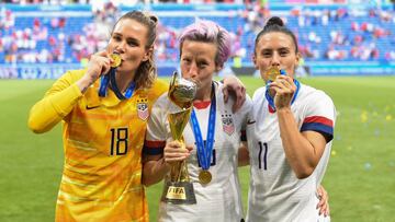 Ashlyn Harris, campeona del mundo con Estados Unidos femenil acus&oacute; a Jaelene Hinkle de dejar el combinado nacional por homofobia y no por su religi&oacute;n.