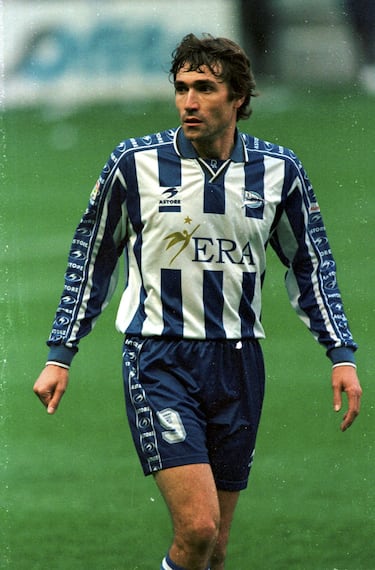 Ele está com Alaves que jogou na temporada 1999/00.