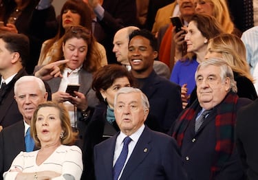 Endrick, recién llegado a Madrid, vio el partido de sus futuros compañeros en el palco del Bernabéu.