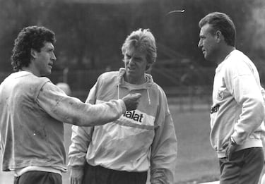  El técnico holandés llegaba a la disciplina blanca gracias a los consejos de Jorge Valdano. Y el argentino no se equivocó. De la mano del neerlandés, los blancos ganarían la Liga tres años consecutivos desde 1986-87 a 1988-89.