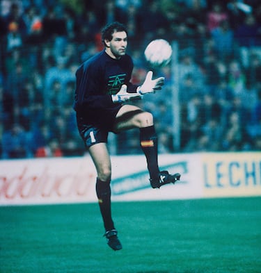 4 mundiales: 5 en 1986, 4 en 1990, 4 en 1994, 3 en 1998.