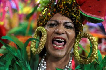 Estos días la ciudad brasileña se viste de gala para disfrutar del Carnaval 2023. Bailes, desfiles, samba... llenan de color la ciudad ciudad costera de Brasil, famosa por sus playas de Copacabana e Ipanema, la estatua del Cristo Redentor sobre el cerro del Corcovado y el morro Pan de Azúcar.