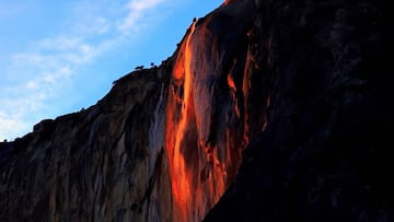 El fenómeno natural Firefall convierte el agua en fuego en el Yosemite National Park (California, Estados Unidos) una vez al año.