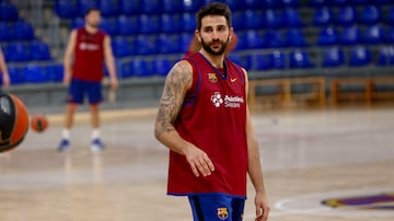 El jugador español Ricky Rubio ha anunciado que se encuentra en la fase final de recuperación de sus problemas de salud mental y ha pedido permiso al FC Barcelona para entrenar con la sección de baloncesto.