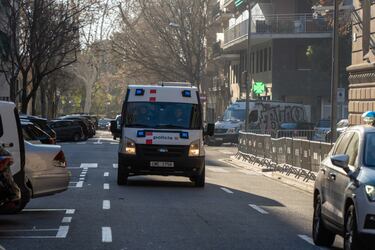 Dani Alves llega a la Audiencia de Barcelona, donde ha sido escoltado por los Mossos desde el centro penitenciario de Brians, en el cual lleva en prisión preventiva desde su detención.