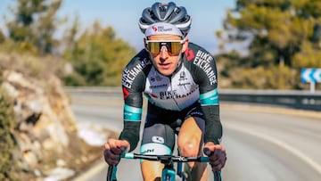 Simon Yates, corredor británico del conjunto BikeExchange.