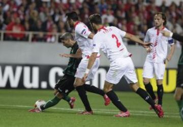 0-2. Salva Sevilla anota el segundo gol.