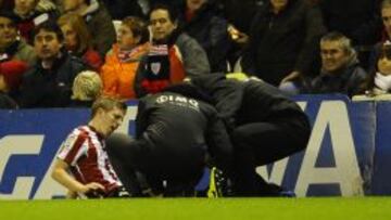 Muniain, en el momento de caer lesionado.