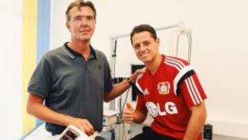 Chicharito pasó las pruebas médicas y ya es jugador del club teutón.