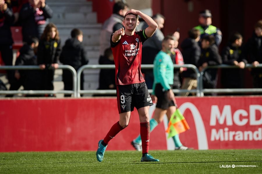 El tercero se duplica en la liga hasta ahora, el cuarto gol en tres partidos y en el cálculo general 12. Panichelle muestra el nivel más alto de Mirandus. Otro detalle que prueba la clase que posee antes de lo contrario está marcado en ambas piernas. Seis goles se colocan desde Louis Suárez.