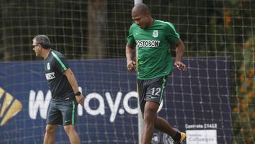 Alexis Henr&iacute;quez durante un entrenamiento con Atl&eacute;tico Nacional