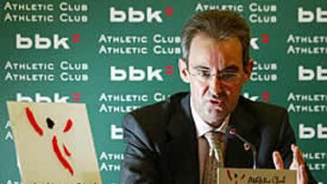 <b>DE LUTO</B>. El Athletic, que se juega la UEFA este domingo en el Bernabéu, está de luto por la muerte de su presidente.