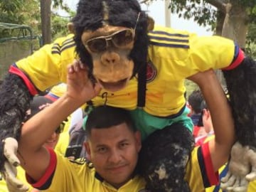 Hinchas de la Selección se acercan al Metropolitano y comienzan la fiesta del fútbol. 