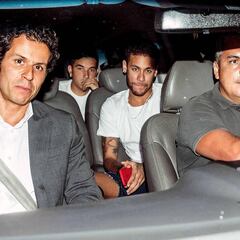 Neymar sigue en Brasil sin fecha prevista de regreso a París...