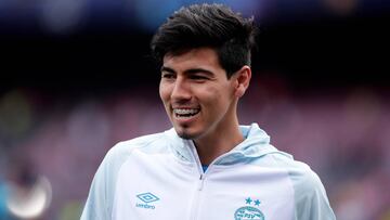 Erick Guti&eacute;rrez en e Camp Nou previo a disputar un partido de Champions League con el PSV.