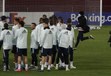 Las imágenes de un espontáneo en el entrenamiento de la selección