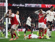 Soccer Football - Premier League - Arsenal v Liverpool - Emirates Stadium, London, Britain - January 8, 2026 Arsenal's Gabriel Jesus and Jurrien Timber react as Gabriel Magalhaes misses a chance to score Action Images via Reuters/Paul Childs EDITORIAL USE ONLY. NO USE WITH UNAUTHORIZED AUDIO, VIDEO, DATA, FIXTURE LISTS, CLUB/LEAGUE LOGOS OR 'LIVE' SERVICES. ONLINE IN-MATCH USE LIMITED TO 120 IMAGES, NO VIDEO EMULATION. NO USE IN BETTING, GAMES OR SINGLE CLUB/LEAGUE/PLAYER PUBLICATIONS. PLEASE CONTACT YOUR ACCOUNT REPRESENTATIVE FOR FURTHER DETAILS..