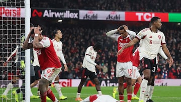 Soccer Football - Premier League - Arsenal v Liverpool - Emirates Stadium, London, Britain - January 8, 2026 Arsenal's Gabriel Jesus and Jurrien Timber react as Gabriel Magalhaes misses a chance to score Action Images via Reuters/Paul Childs EDITORIAL USE ONLY. NO USE WITH UNAUTHORIZED AUDIO, VIDEO, DATA, FIXTURE LISTS, CLUB/LEAGUE LOGOS OR 'LIVE' SERVICES. ONLINE IN-MATCH USE LIMITED TO 120 IMAGES, NO VIDEO EMULATION. NO USE IN BETTING, GAMES OR SINGLE CLUB/LEAGUE/PLAYER PUBLICATIONS. PLEASE CONTACT YOUR ACCOUNT REPRESENTATIVE FOR FURTHER DETAILS..