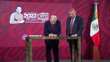 AMLO firma decreto para garantizar abastecimiento de agua en NL