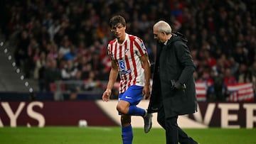 Momento en el que Le Normand se retira del campo lesionado en el Atlético-Union SG. Le Normand y el déjà vu de un Vía Crucis.