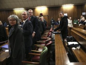 Sala del Tribunal Superior de Pretoria durante la tercera jornada de la vista que decidirá la pena de cárcel al exatleta hallado culpable del asesinato de su novia.