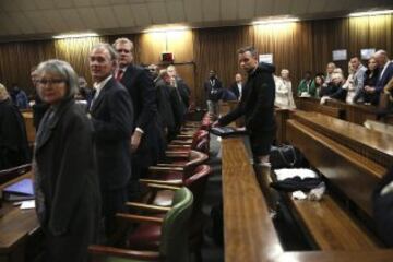 Sala del Tribunal Superior de Pretoria durante la tercera jornada de la vista que decidirá la pena de cárcel al exatleta hallado culpable del asesinato de su novia.