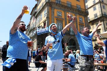 La ciudad costera del noroeste de Portugal está repleta de seguidores del Manchester City y del Chelsea. Ambos equipos se enfrentan esta noche en la final de la Champions League y algunos aficionados han llegado con ganas de fiesta.