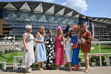 En el hip¨®dromo de Ascot, ciudad al sur de Inglaterra, donde se celebra la tradicional y pintoresca carrera de caballos con la presencia de la familia real brit¨¢nica.