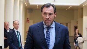 El ministro de Transportes y Movilidad Sostenible, Óscar Puente, a su llegada al Senado, a 12 de noviembre de 2024, en Madrid (España). El Gobierno se enfrenta a una nueva sesión de control en el Senado con 19 preguntas y tres interpelaciones que formulan el Grupo Parlamentario de Esquerra Republicana, Grupo Parlamentario Plural y Grupo Parlamentario Popular, donde la gestión de la DANA tomará todo el protagonismo de las cuestiones al Gobierno.
12 NOVIEMBRE 2024;SENADO;SENADORES;DANA;SESIÓN DE CONTROL;MINISTROS;GOBIERNO;PREGUNTAS;CUESTIONES;
Jesús Hellín / Europa Press
12/11/2024