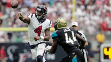 HOUSTON, TX - SEPTEMBER 10: Deshaun Watson #4 of the Houston Texans throws a pass defended by Myles Jack #44 of the Jacksonville Jaguars during the third quarter at NRG Stadium on September 10, 2017 in Houston, Texas.   Tim Warner/Getty Images/AFP
 == FOR NEWSPAPERS, INTERNET, TELCOS &amp; TELEVISION USE ONLY ==