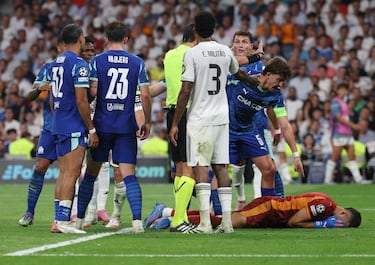 Rifirrafe entre Gerónimo Rulli y Daniel Carvajal. 