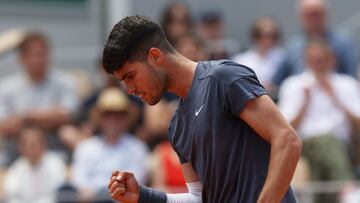 Spain's Carlos Alcaraz Garfia reacts after a point as he plays against US Jeffrey John Wolf during their men's singles match on day one of the French Open tennis tournament on Court Philippe-Chatrier at the Roland Garros Complex in Paris on May 26, 2024. (Photo by Alain JOCARD / AFP)