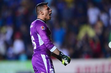 Al tener un experimentado como Sebastián Sosa en Monarcas Morelia, el arquero mexicano vio pocas oportunidades, ahora en Necaxa y sin Hugo, podría afianzarse en un arco de Primera División.