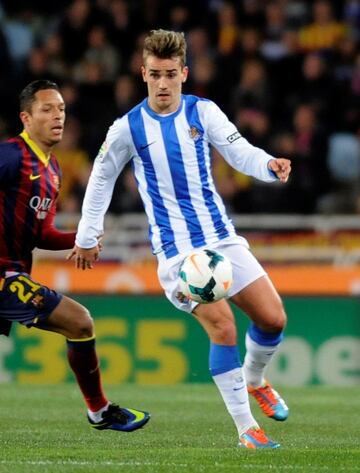 Defendió la camiseta de la Real Sociedad durante cinco temporadas desde 2009 hasta 2014 que fichó por el Atlético de Madrid.