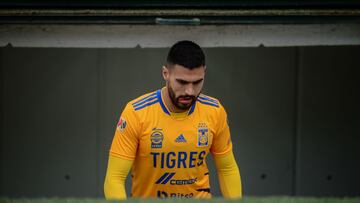 Juan Sánchez Purata antes de un juego de los Tigres,