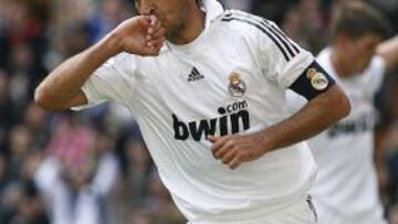 <b>VUELVE EL 7.</b> Raúl, que no marcaba desde el 28 de febrero, logró el primer tanto del Real Madrid.