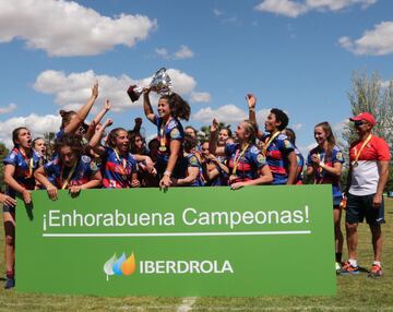 Majadahonda, con el trofeo de la Supercopa.