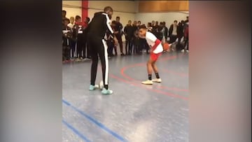 Este jugador utilizó un gracioso recurso para burlar al rival