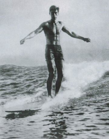 Duke Kahanamoku, "El Gran Kahuna" inventor del surf moderno