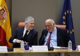 Pere Navarro y la DGT la lían un poco más: esto va a pasar ahora con las V-16