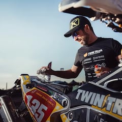 Carles Falcón sigue en coma, pero será trasladado a España