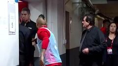 La escena más curiosa de Vidal tras el triunfo: esto pasó en el camarín de los árbitros